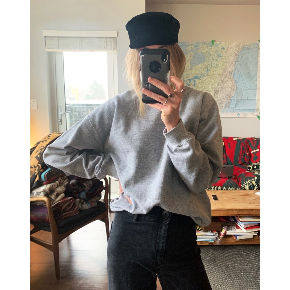 🖤 Sports Grey Crewneck Sweater with Black Heart - Picture 6 of 8